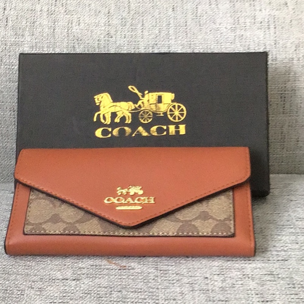 SOLD🌺 Leather Wallet has room for about 24 credit cards 🌺 COPY